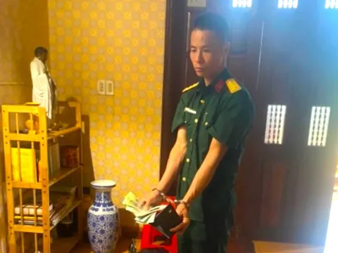 Đại uý 'dỏm' vào chùa trộm tiền