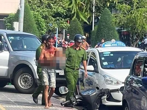 Bắt đối tượng đâm bảo vệ ngân hàng