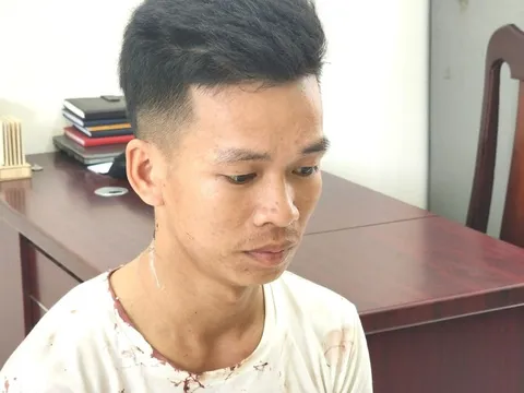 Gửi hình bạn trai mới cho người yêu cũ, cô gái bị chém gục giữa chợ