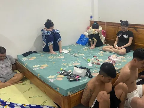 Bắt quả tang 10 dân chơi bay lắc trong bungalow ở Phú Quốc