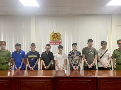 HÌNH SỰ: Cho vay tiền, bắt thế chấp bằng clip và ảnh khỏa thân