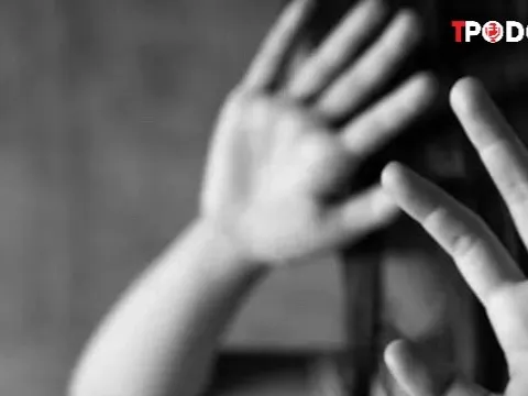 HÌNH SỰ: Người đàn bà 62 tuổi xâm hại tình dục 3 trẻ em, lĩnh án 23 năm tù