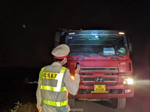 Người dân có thể phản ánh vi phạm giao thông qua Zalo đường dây nóng Công an Hà Nội