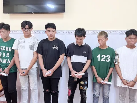 Bắt nhóm đối tượng đánh nhau náo loạn trên đường