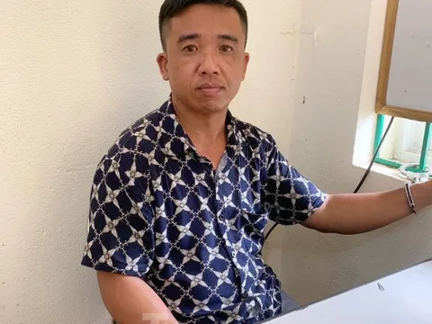 Bắt tài xế taxi trộm tiền của nữ du khách người Pháp