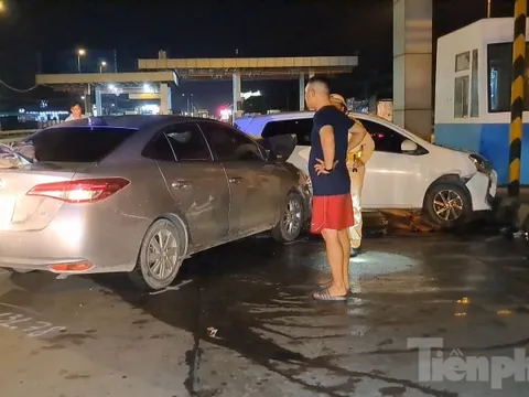 Bị phát hiện chở hàng nghìn bao thuốc lá lậu sau khi xe gặp tai nạn trên cao tốc