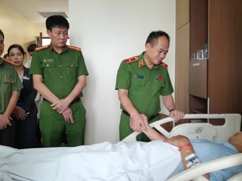 Lãnh đạo Công an Hà Nội thăm hỏi thiếu tá cảnh sát hình sự bị kẻ bắt cóc bé 7 tuổi bắn