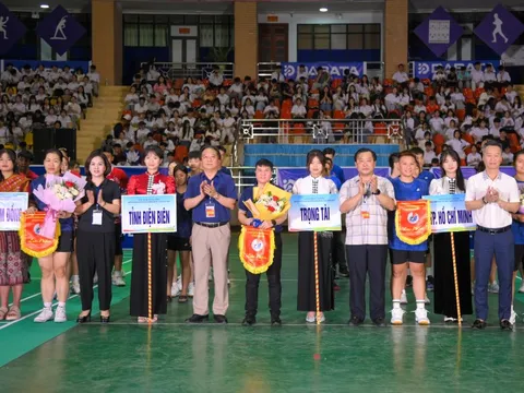 Khai màn giải cầu lông đồng đội nam nữ hỗn hợp toàn quốc tại Điện Biên