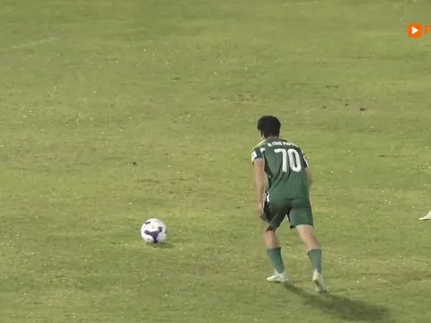 Công Phượng 'lên đồng', tiếp tục lập siêu phẩm đá phạt ở giải hạng Nhất