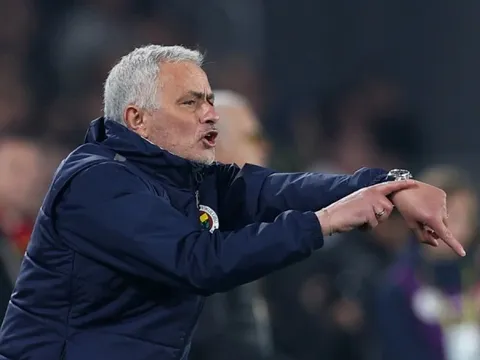 Mourinho bị Solskjaer phá tan mộng đăng quang