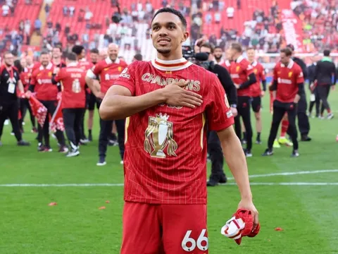 Được sở hữu miễn phí, nhưng Real vẫn muốn mất tiền vì Alexander-Arnold