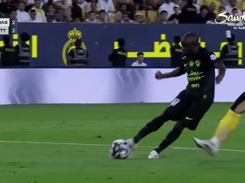 Kante ghi bàn giúp đội nhà thắng ngược không tưởng trước CLB của Ronaldo