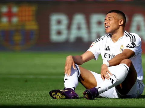 Thua kình địch và một mùa giải trắng tay, vậy điều gì sẽ xảy ra tiếp theo ở Real?