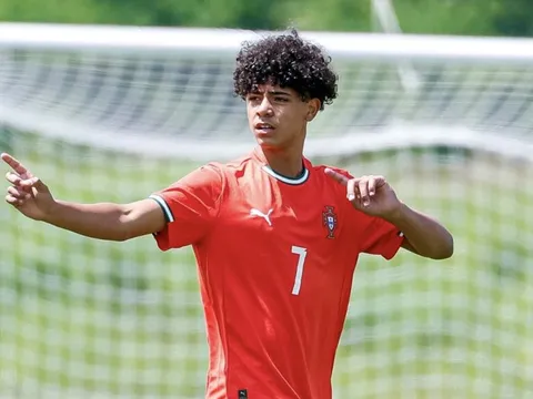 Con trai Ronaldo ra mắt tuyển trẻ Bồ Đào Nha