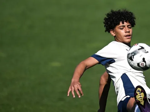 Con trai Ronaldo liệu có thể đạt đến đẳng cấp của bố?