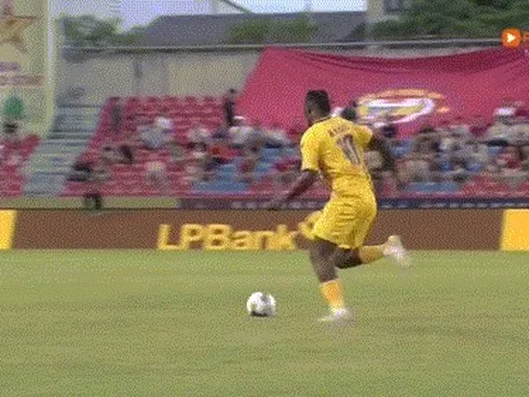 HIGHLIGHTS Hồng Lĩnh Hà Tĩnh 0-1 SLNA: Sai lầm, xà ngang và VAR làm nên thất bại của Hà Tĩnh