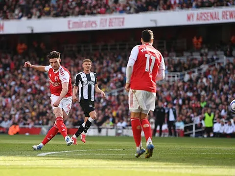 Siêu phẩm của Declan Rice giúp Arsenal giành vé dự Champions League