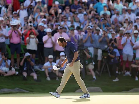 Khoảnh khắc bùng nổ cảm xúc của Scottie Scheffler khi vô địch PGA Championship