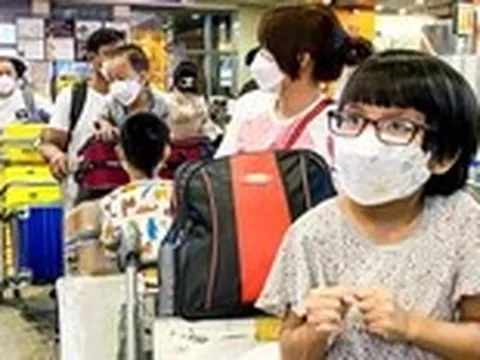 Nhiều người bị sốt, ho trong lúc ca COVID-19 tăng nhẹ, bảo vệ sức khỏe sao?