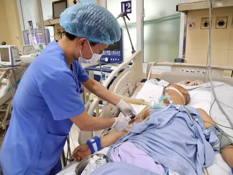 Đề xuất chính sách đãi ngộ xứng đáng, cải thiện môi trường làm việc của điều dưỡng