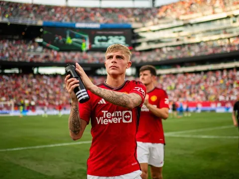 Bi kịch của cựu tài năng trẻ MU, từ người thay thế Luke Shaw đến án tù 14 tháng