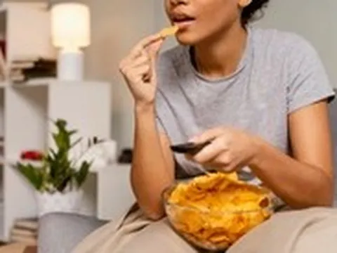 Làm cách nào để ăn vặt mà vẫn giảm cân được?