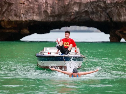 Ánh Viên lập kỷ lục quốc gia khi bơi kéo ca nô hơn 1 km trên vịnh Hạ Long