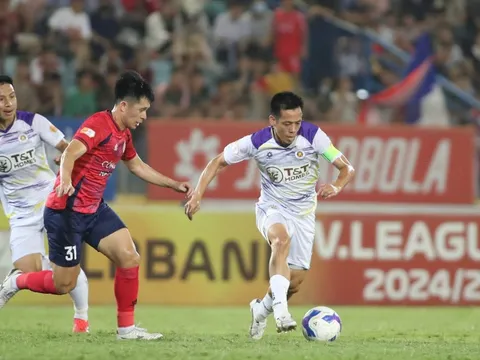 CLB Hà Nội đánh bại CAHN với 10 cầu thủ