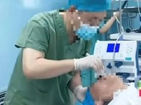 Bác sĩ vừa livestream vừa khám thai, có đúng quy định?