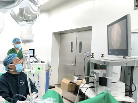 Ứng dụng laser công suất cao cứu bệnh nhân mắc ba bệnh tiết niệu phức tạp