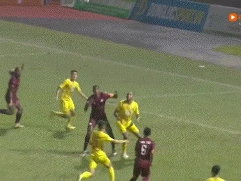 Bình Định thoát hiểm nhờ bàn thắng vàng của Vũ Minh Tuấn