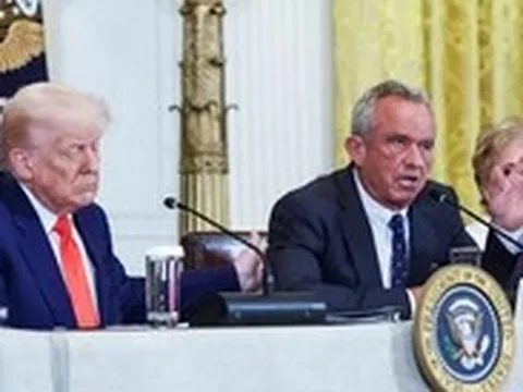 Mỹ bỏ khuyến cáo tiêm vắc xin COVID-19 cho trẻ em và phụ nữ mang thai