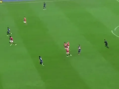 Hoàng Đức, Duy Mạnh và đồng đội đánh bại các ngôi sao MU