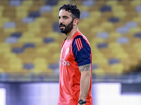 HLV Amorim cảm thấy có lỗi vì MU để thua ASEAN All Stars