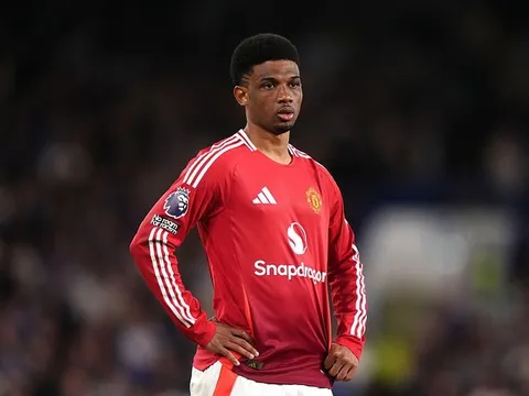 Ngôi sao MU dùng ‘ngón tay thối’ với CĐV sau trận thua ASEAN All Stars