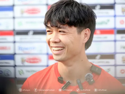 Công Phượng bị vây kín trong ngày đầu trở lại tuyển Việt Nam