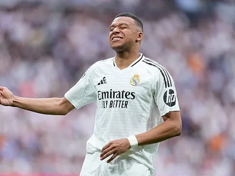 Kylian Mbappe chúc mừng PSG vô địch Champions League