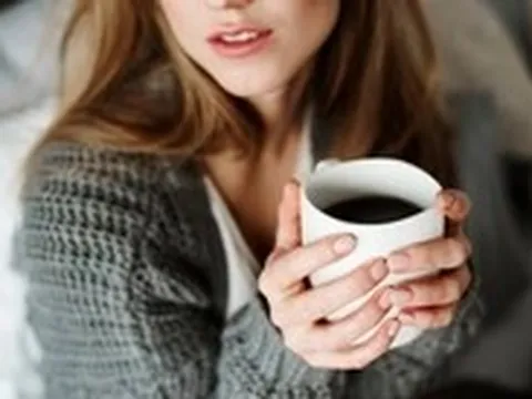 Độ tuổi nào dễ bị caffeine tác động đến giấc ngủ nhất?