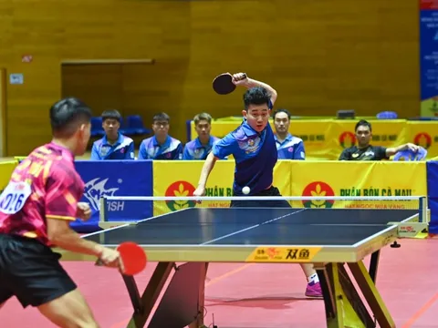 Giá trị của lòng nhân ái trong câu chuyện bầu Hiển và Lê Đình Đức