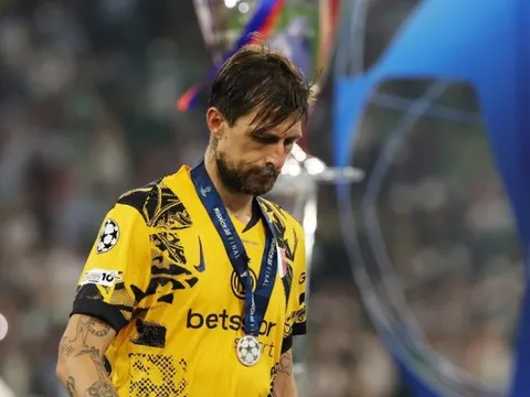 Chỉ... 1 CĐV đón Inter về nước sau thảm bại ở chung kết Champions League