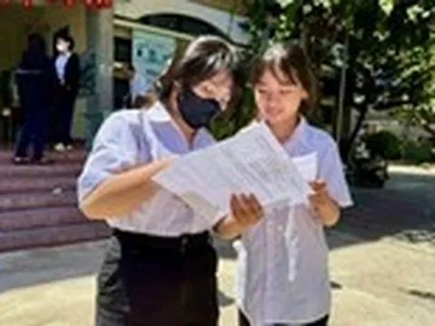 Sĩ tử Bình Định thích thú với đề văn giữ gìn giá trị truyền thống trong xu thế hội nhập