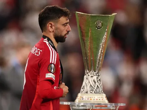 Bruno Fernandes từ chối đề nghị 200 triệu bảng, ở lại MU