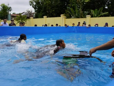 Quỹ phát triển tài năng Việt trao tặng hồ dạy bơi miễn phí cộng đồng tại Gia Lai