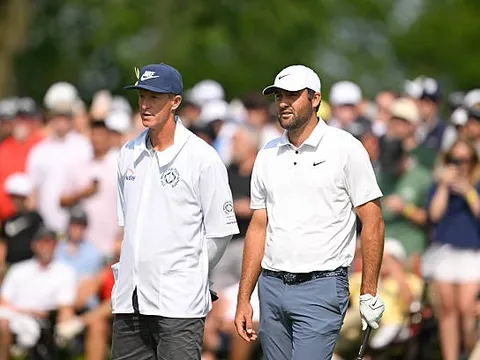 Caddie của Scottie Scheffler 'hái ra tiền' trong tháng 5 kỳ diệu