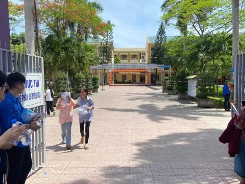 Đình chỉ thầy giáo coi thi phát ngôn 'Học chi cho lắm rồi cũng đi làm công nhân'