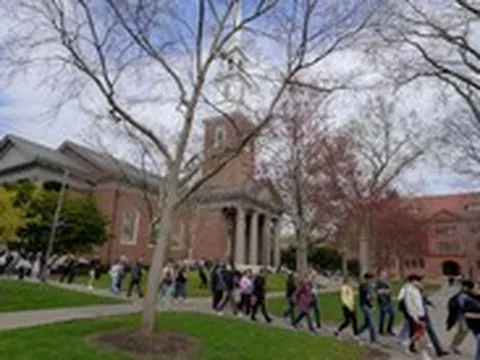 Mỹ ký sắc lệnh hạn chế visa du học Harvard