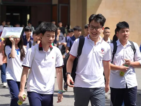 Đề thi tuyển sinh lớp 10 chuyên: Khó đến 'sốc nhiệt'