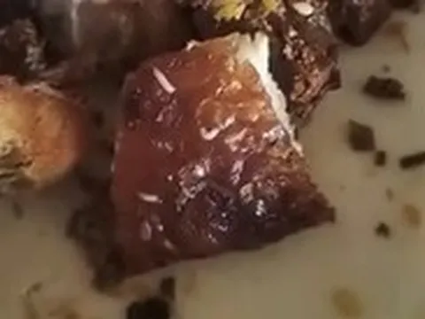 Làm rõ thông tin một tiểu thương ở Huế bán thịt heo quay có dòi