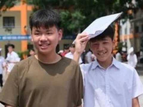 Đề thi toán lớp 10 Hà Nội 'vừa sức', thí sinh tươi rói