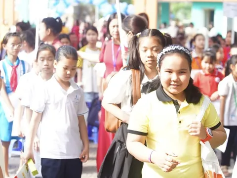 Thủ tướng chỉ thị khẩn bố trí ngân sách tổ chức dạy học 2 buổi/ngày